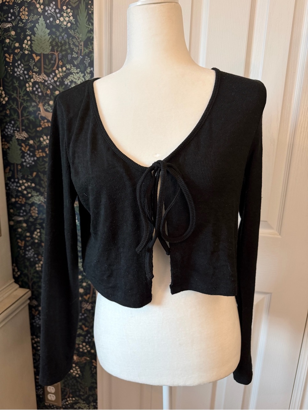 SHEIN Black Ribbed Tie-Front Long Sleeve Crop Top